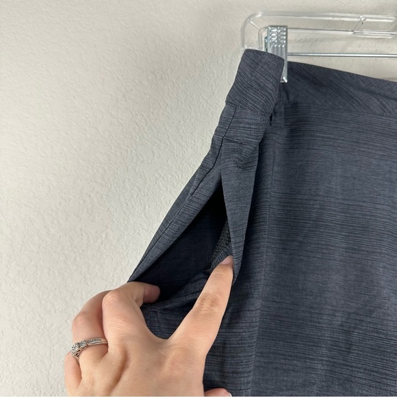 Travis Mathew Dark Gray Black Flat Front Shorts Size 36 - Picture 3 of 7